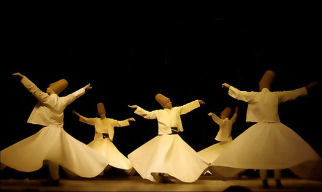 Mengenal Tarian Sufi Jalaluddin Rumi