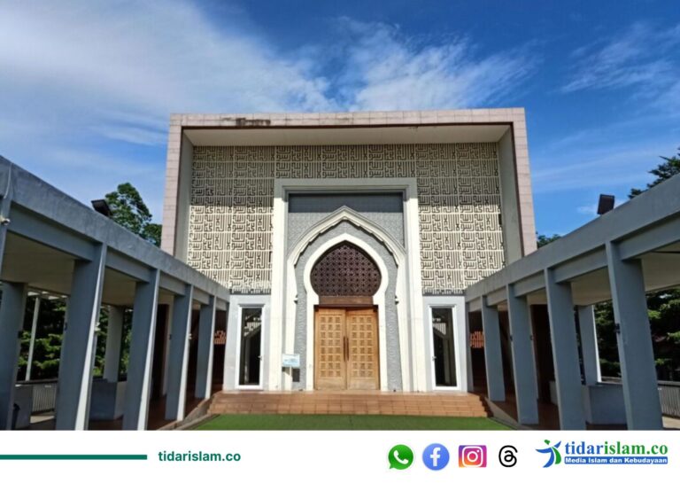Cerita Keluarga yang Menemukan Rumah Kedua di Masjid Al Madinah